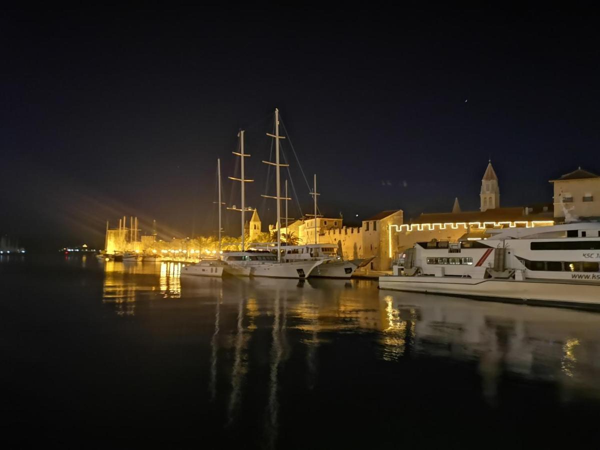 Apartment Okrug Gornji - Trogir With Sea View 外观 照片