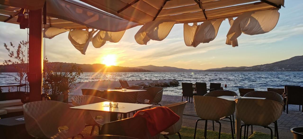 Apartment Okrug Gornji - Trogir With Sea View 外观 照片